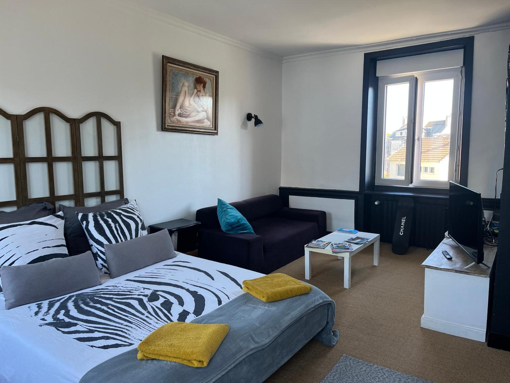 Chambre Spacieuse Dans Maison Renovee Granville Luaran gambar